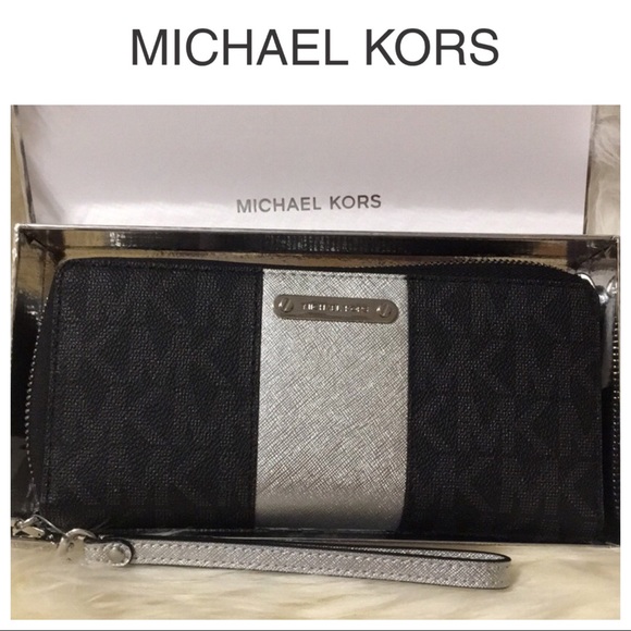 Michael Kors Handbags - 🆕 Michael Kors Black Wallet